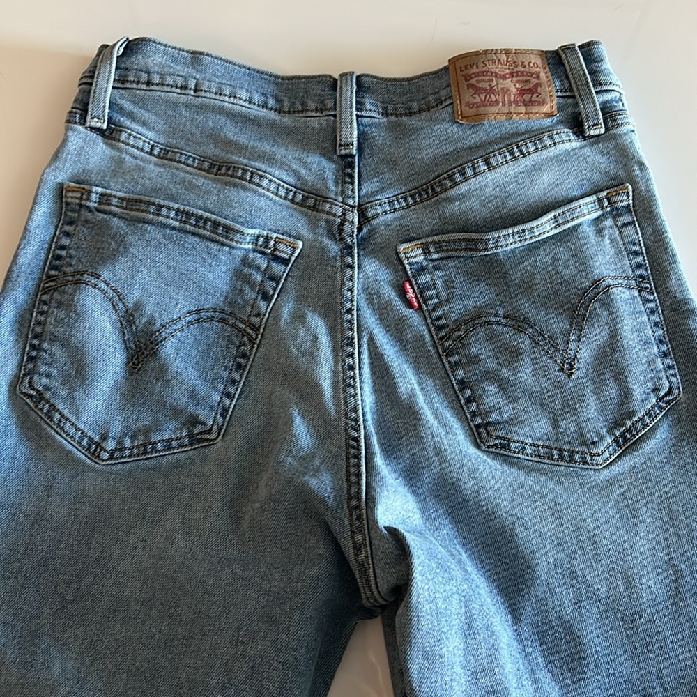 Levi's Ribcage Women's Straight Leg Jeans in Lightwash Blue - Picture 3 of 7